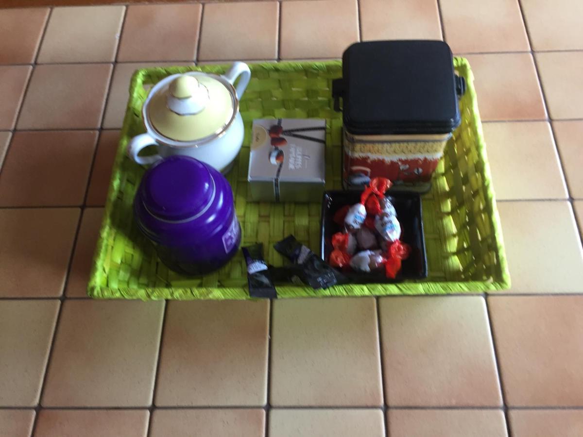 Chantilly ,Petit Dejeuner Et Table D'Hotes Possible Noyers  Bagian luar foto