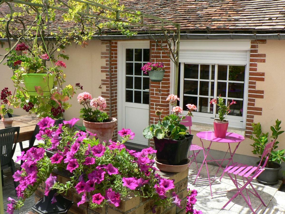 Chantilly ,Petit Dejeuner Et Table D'Hotes Possible Noyers  Bagian luar foto